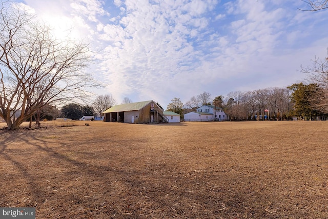 view of yard with an outdoor structure