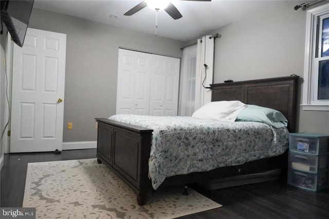 bedroom featuring ceiling fan, dark hardwood / wood-style flooring, and a closet