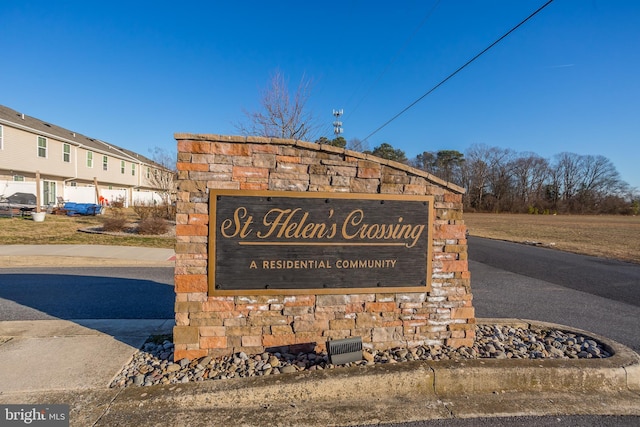 view of community / neighborhood sign