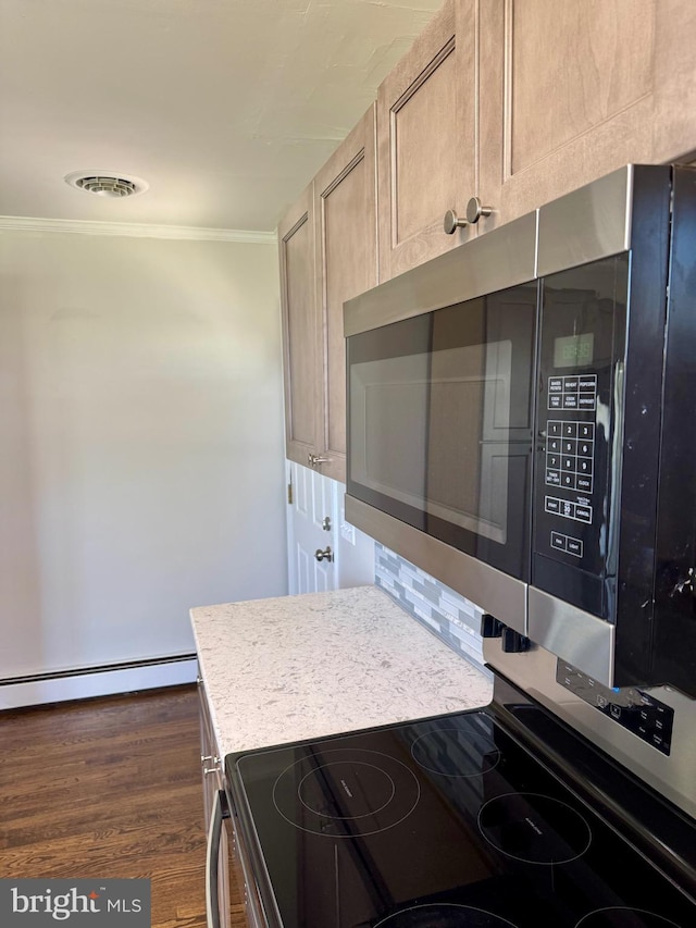 kitchen featuring dark wood-style floors, visible vents, crown molding, and appliances with stainless steel finishes