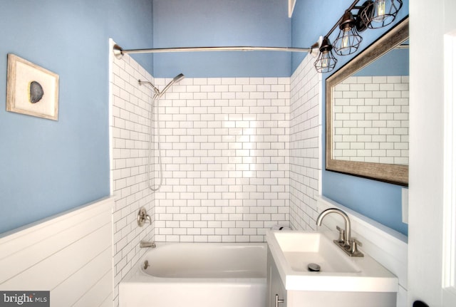 bathroom with tiled shower / bath and vanity