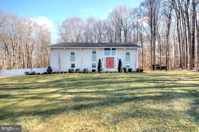 view of front facade with a front yard