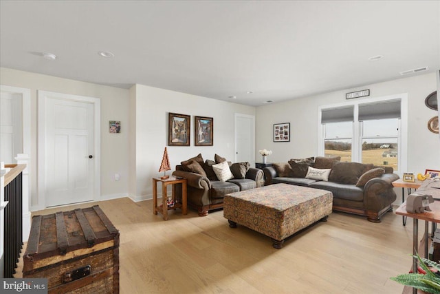 living room featuring recessed lighting, visible vents, light wood-style flooring, and baseboards