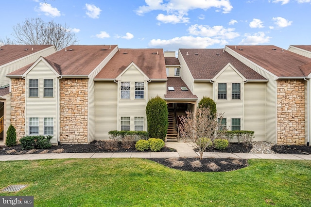 view of front of house with a front yard