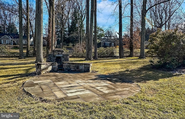 view of yard featuring a patio