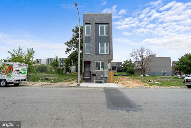 view of front of property