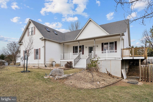 view of front of house featuring a front lawn, roof with shingles, and a porch