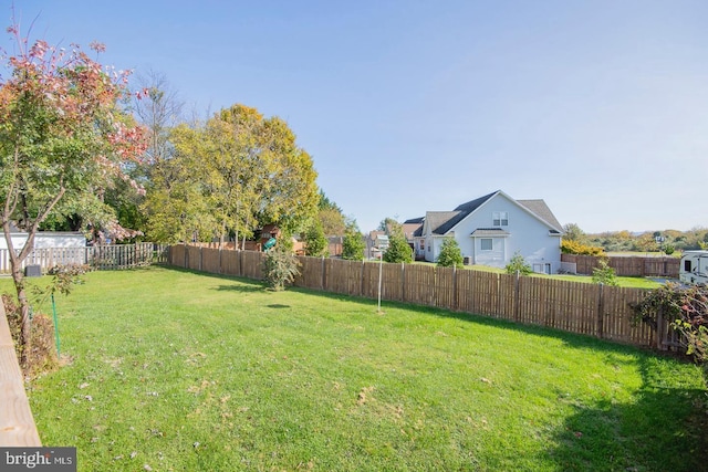 view of yard featuring a fenced backyard