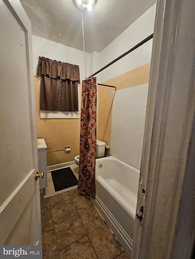 full bathroom with vanity, toilet, and shower / bath combo