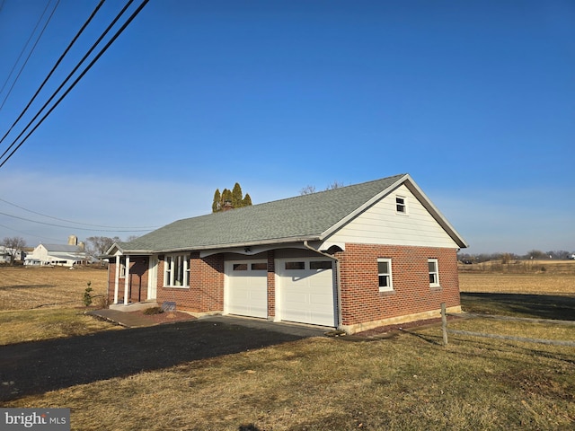 view of front of house with a garage and a front yard