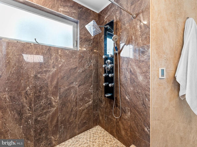 bathroom featuring crown molding and tiled shower