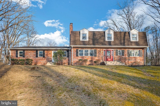 new england style home featuring a front lawn