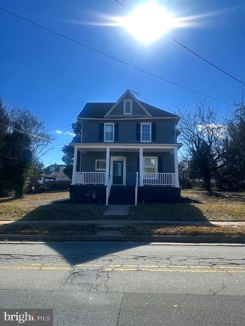 view of front of house featuring covered porch