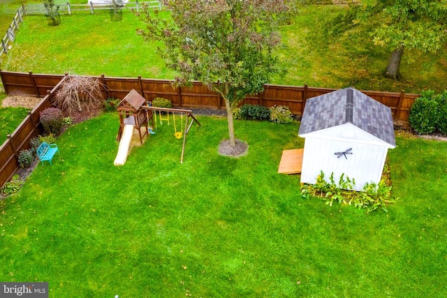 view of yard featuring an outdoor structure and a fenced backyard