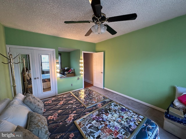 bedroom with ceiling fan, carpet, a textured ceiling, and a closet