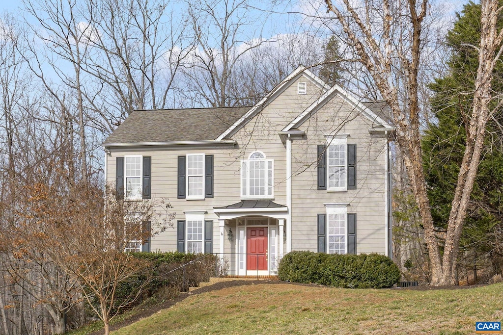 view of front of property with a front lawn