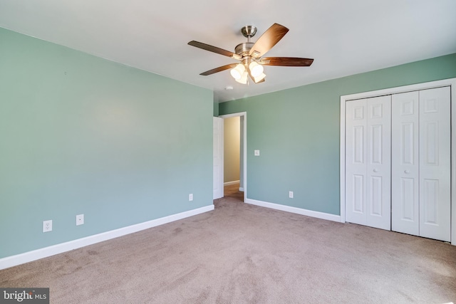 unfurnished bedroom featuring carpet flooring, a ceiling fan, baseboards, and a closet