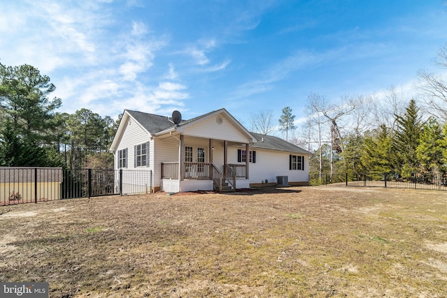 view of front of home featuring a front yard, a fenced backyard, and covered porch