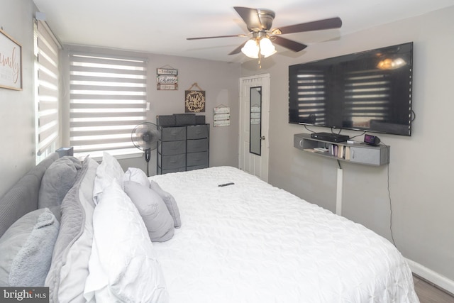 bedroom featuring ceiling fan