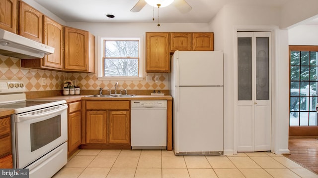 kitchen with sink, backsplash, light tile patterned floors, ceiling fan, and white appliances