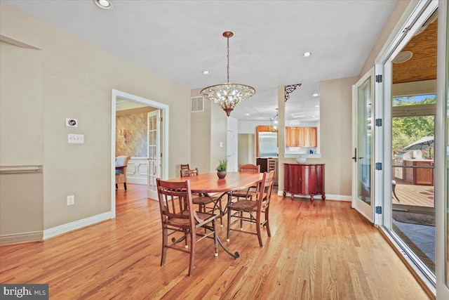 dining room featuring visible vents, recessed lighting, light wood-type flooring, and baseboards