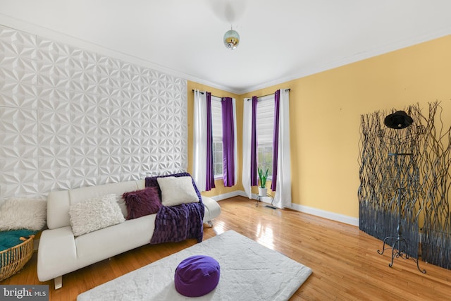 living room featuring wood-type flooring, plenty of natural light, and crown molding