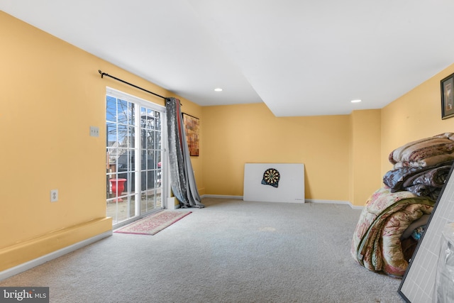 living area with carpet flooring