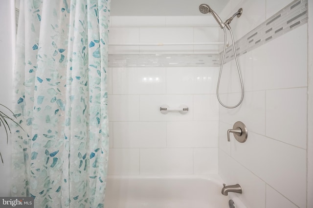 bathroom with shower / bath combo