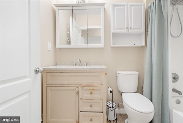 bathroom featuring vanity, curtained shower, and toilet