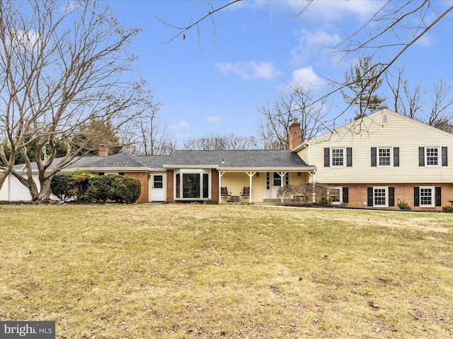 view of front of home with a front lawn