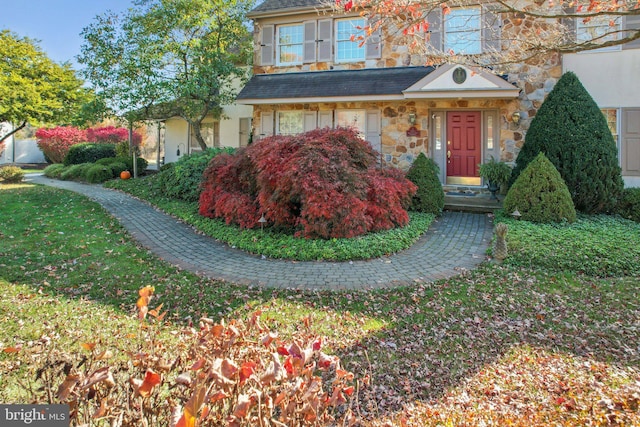 view of front of house with a front lawn