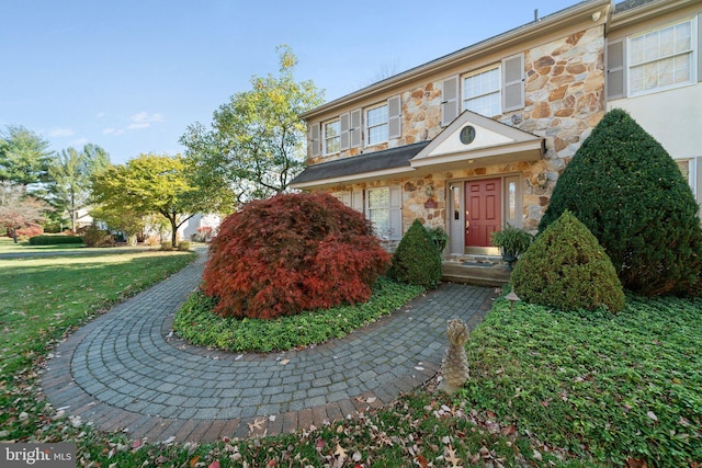 view of front of property with a front yard