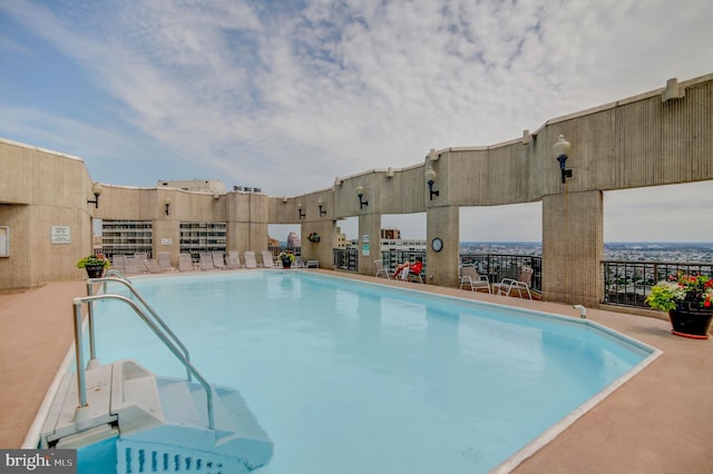 view of swimming pool