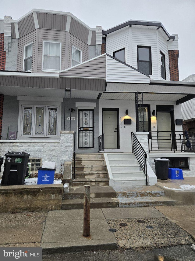 townhome / multi-family property featuring a porch