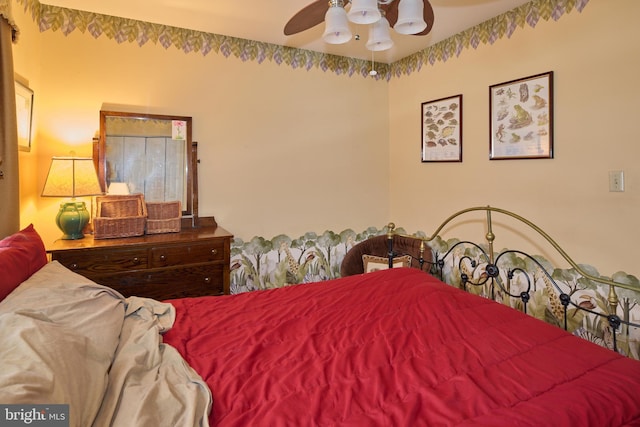 bedroom with ceiling fan