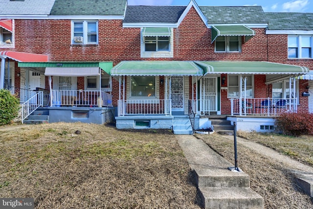 townhome / multi-family property featuring covered porch