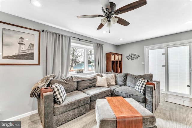 living area with ceiling fan, baseboards, and recessed lighting