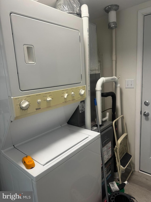 laundry area featuring laundry area and stacked washer / dryer