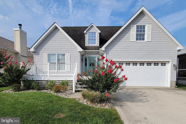 view of front of house with a front lawn