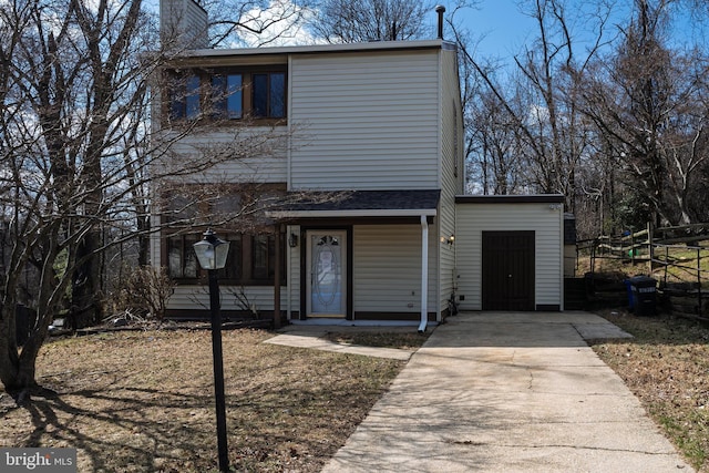 view of front of property featuring a porch, fence, and driveway