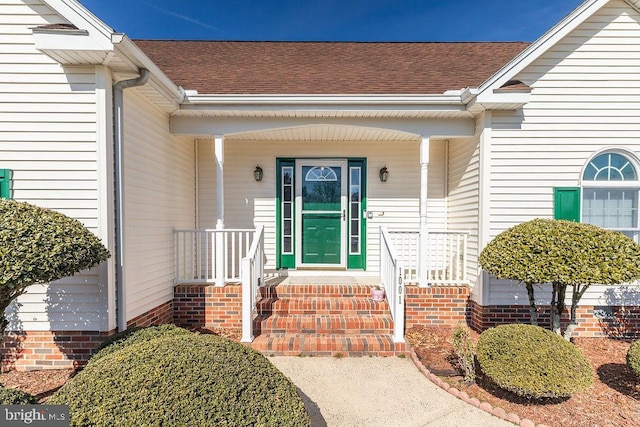 property entrance with roof with shingles