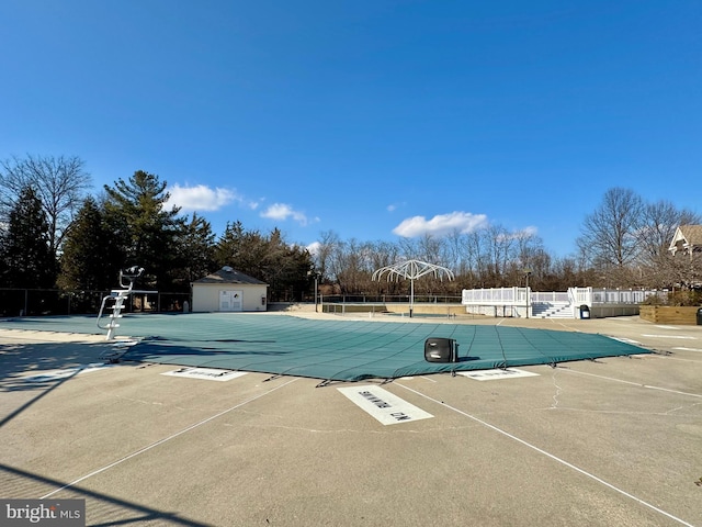 view of swimming pool