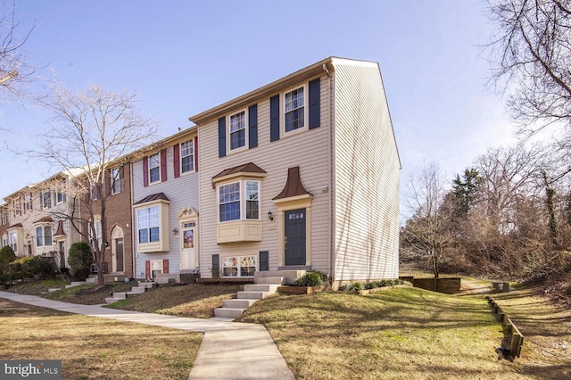 multi unit property featuring a front lawn