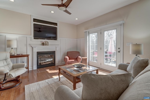 living room with wood-type flooring and ceiling fan