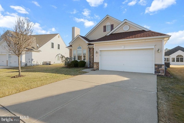 view of front of property featuring a front yard and cooling unit