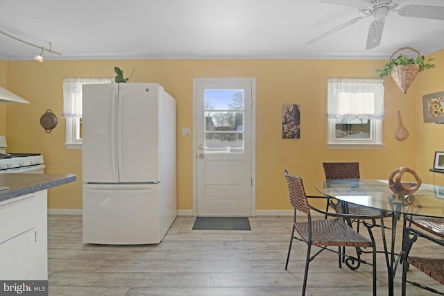 204 E Marengo, Saint Michaels, MD 21663 - dining space featuring crown molding, light hardwood / wood-style floors, and ceiling fan