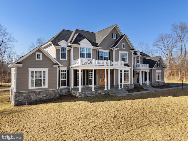 craftsman inspired home with a front yard and covered porch