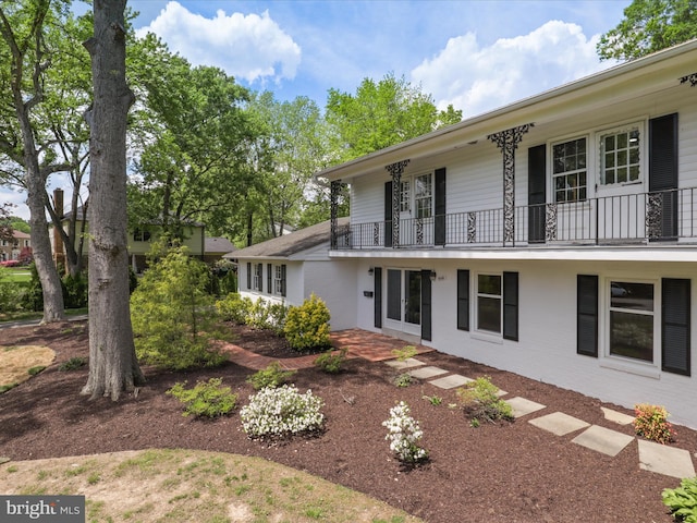 9301 Reef Ct, Alexandria, VA 22309 - view of front of property featuring a balcony