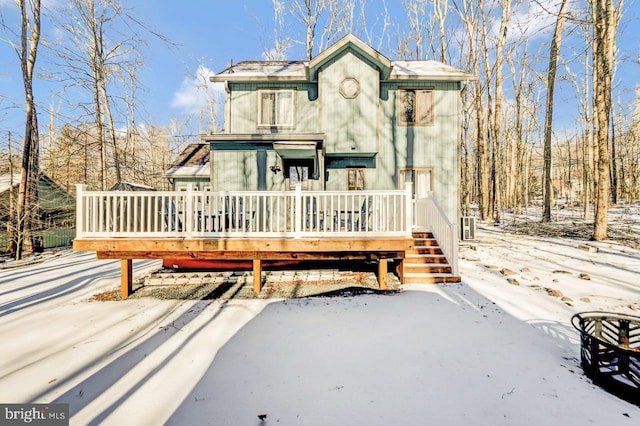 view of front of house featuring a wooden deck