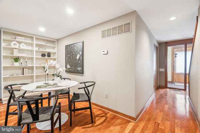 dining area featuring recessed lighting, visible vents, baseboards, and light wood finished floors